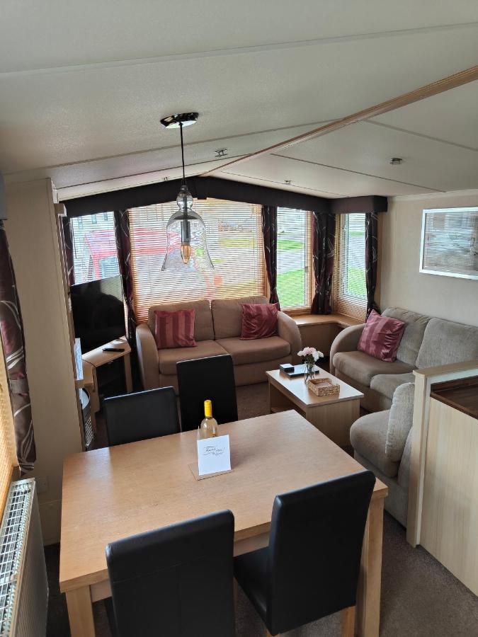 Holiday Home Sleeps Six Saint Leonards Bagian luar foto