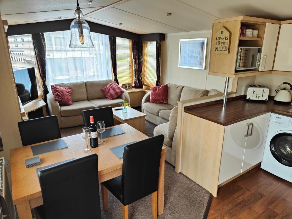 Holiday Home Sleeps Six Saint Leonards Bagian luar foto