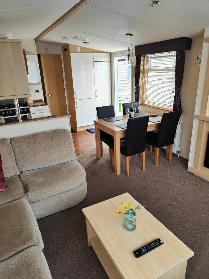 Holiday Home Sleeps Six Saint Leonards Bagian luar foto