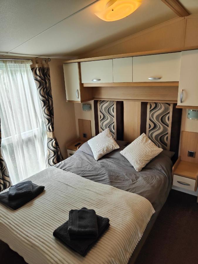 Holiday Home Sleeps Six Saint Leonards Bagian luar foto